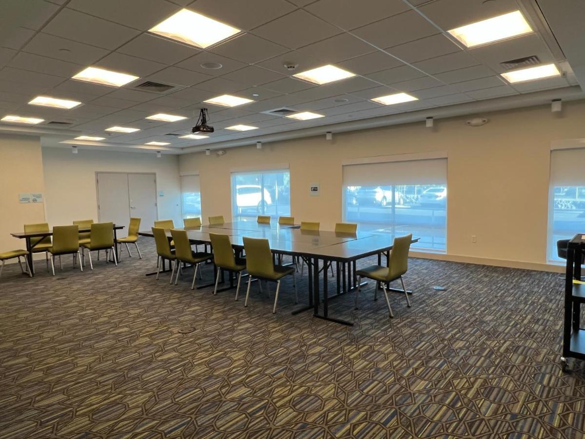 Holiday Inn Express & Suites - Ukiah By Ihg Exterior foto