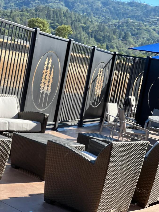 Holiday Inn Express & Suites - Ukiah By Ihg Exterior foto