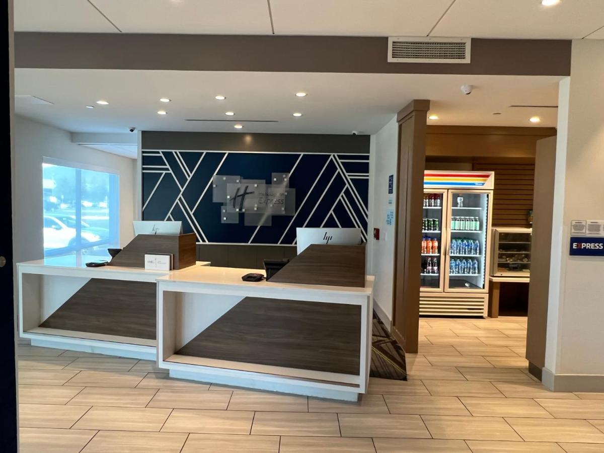 Holiday Inn Express & Suites - Ukiah By Ihg Exterior foto