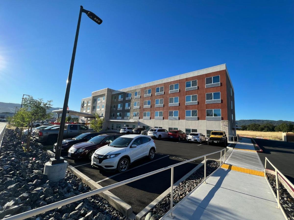 Holiday Inn Express & Suites - Ukiah By Ihg Exterior foto