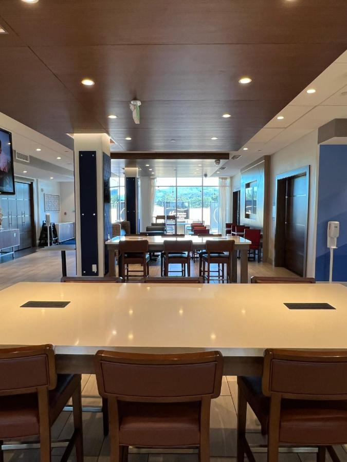 Holiday Inn Express & Suites - Ukiah By Ihg Exterior foto