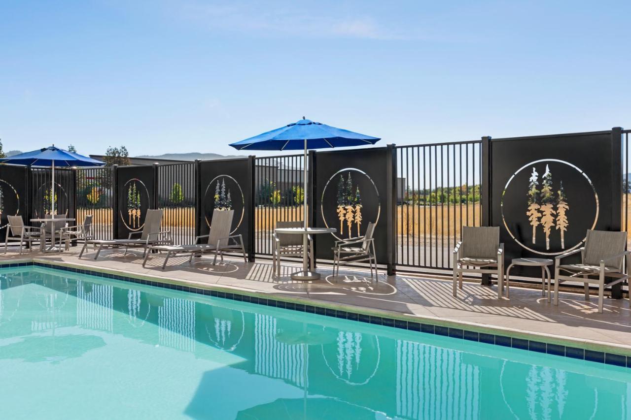 Holiday Inn Express & Suites - Ukiah By Ihg Exterior foto